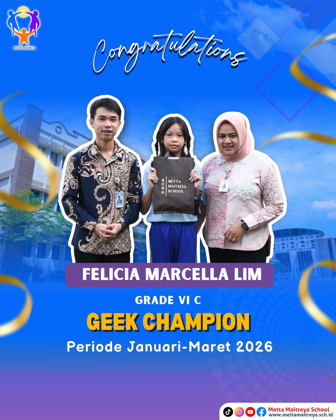 Penyerahan hadiah oleh Kepala Sekolah kepada Murid yang telah meraih prestasi sebagai Geek Champion Periode Januari-Maret 2026